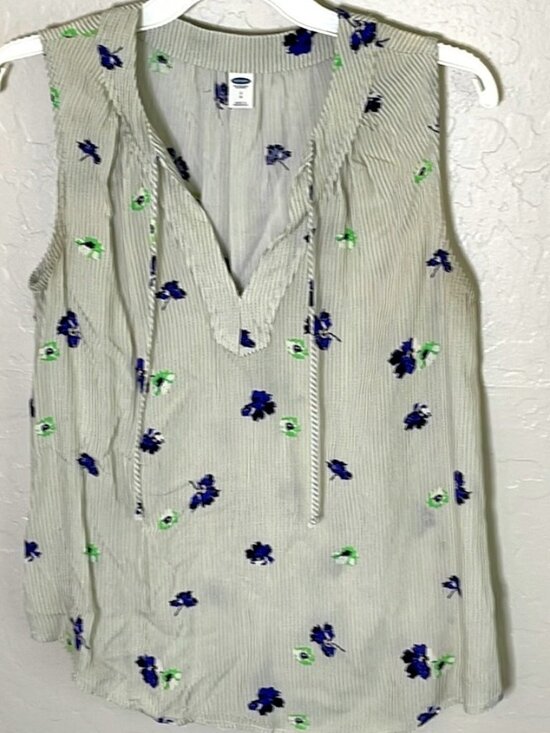 Tops - Lightweight floral vertical green striped smock tank in size Small